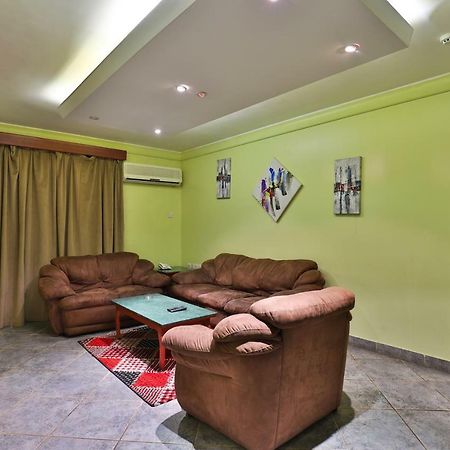 قصر اليمامة للاجنحة الفندقية-فرع السلام Riad Exterior foto