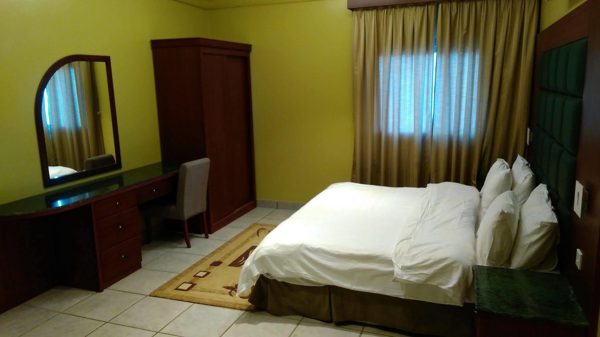 قصر اليمامة للاجنحة الفندقية-فرع السلام Riad Exterior foto