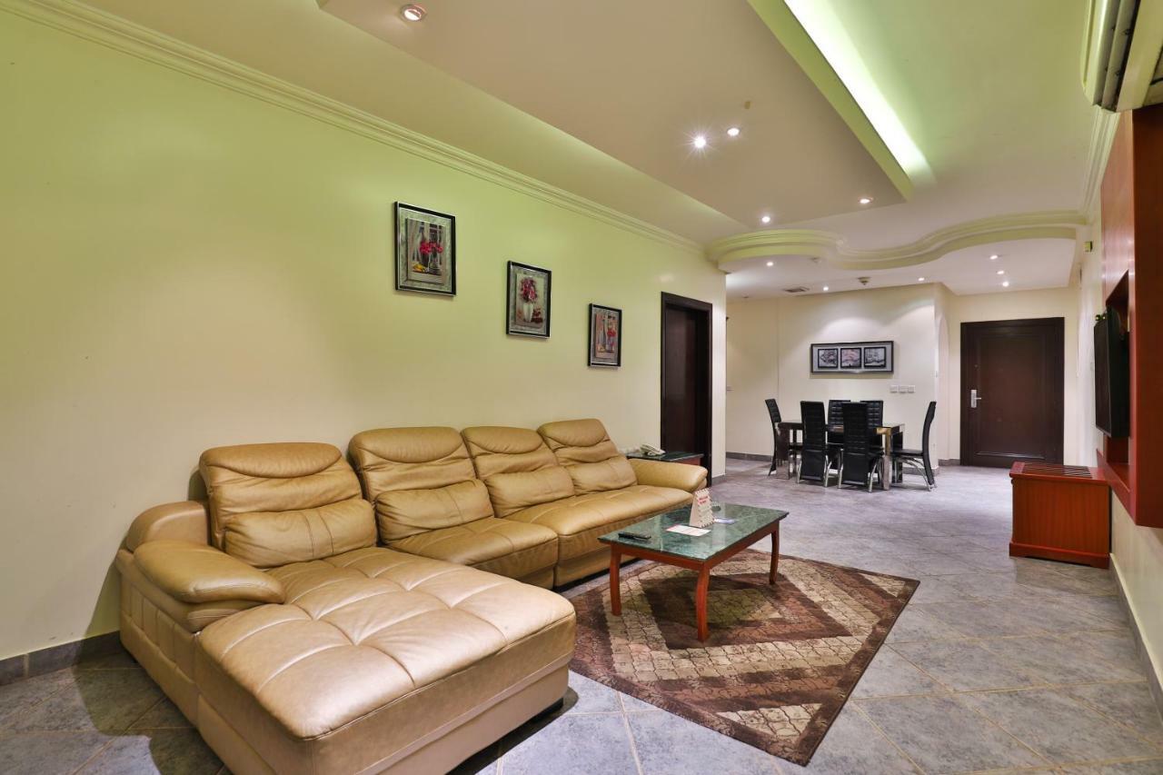 قصر اليمامة للاجنحة الفندقية-فرع السلام Riad Exterior foto